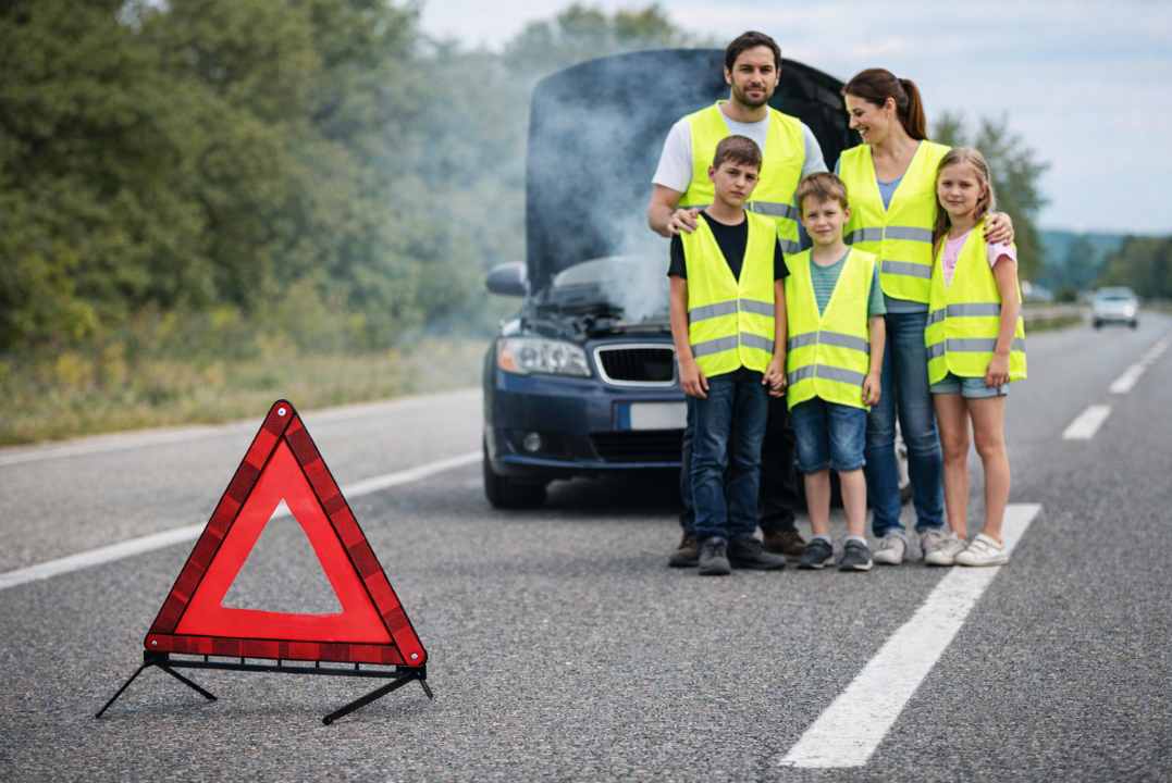 KIT DE SECURITE AVEC 1 TRIANGLE + 5 GILETS DE SECURITE TAILLE XL