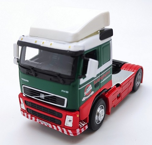 Tracteur CARARAMA  VOLVO vert rouge et blanc 1/50&egrave;me