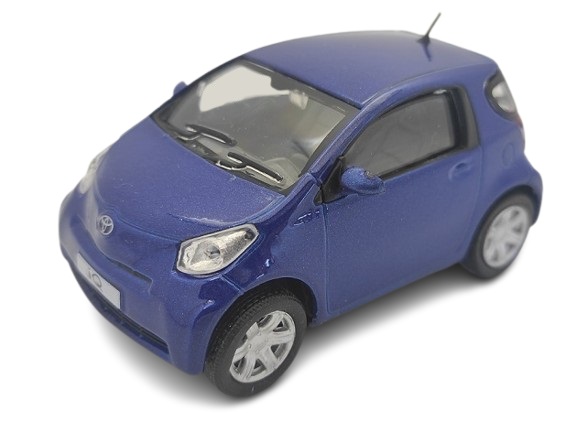 TOYOTA IQ CARARAMA 1/43&egrave;me bleu
