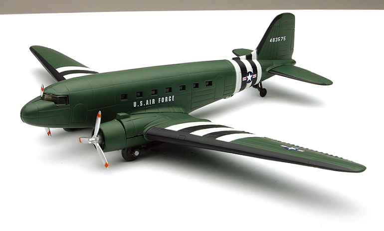 Maquette avion bombardier 1/87&egrave;me DC-3  2&egrave;me guerre mondiale
